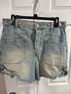 We the Free Light Blue Denim Women’s High-Waist Frayed Hem Shorts